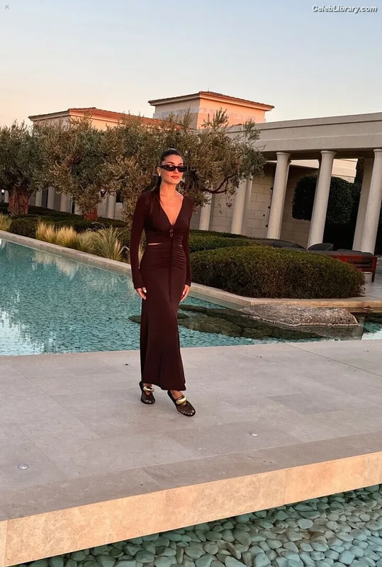 Hande Ercel photo 9 of 434