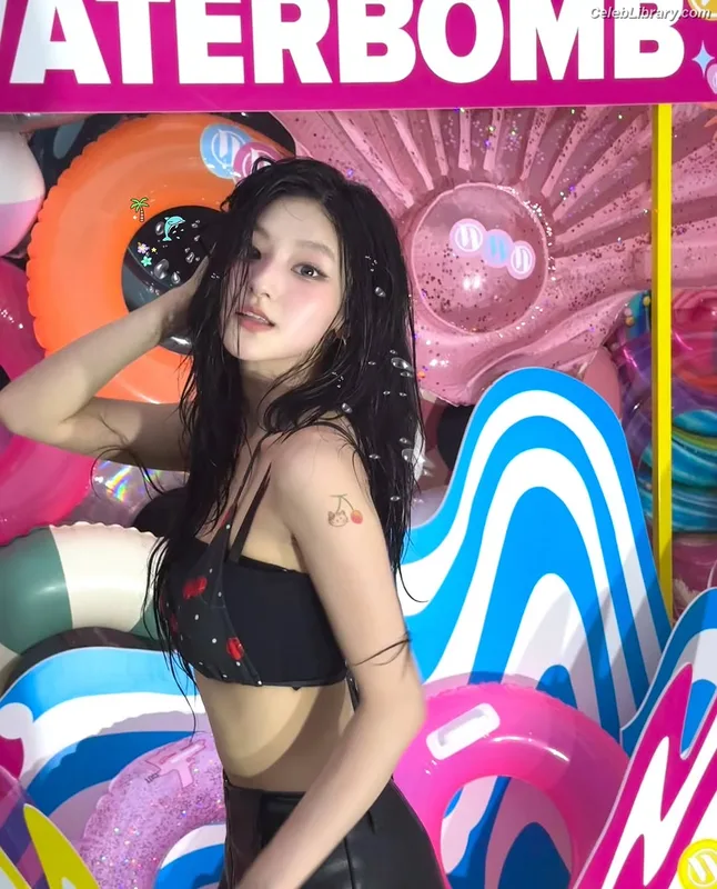 Haneul (Kiss of Life) photo 1 of 8
