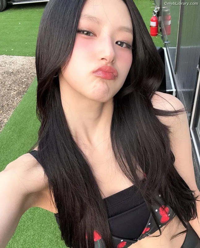 Haneul (Kiss of Life) photo 3 of 8