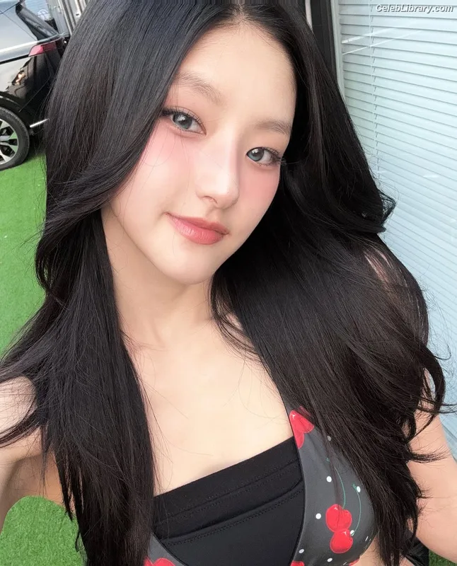 Haneul (Kiss of Life) photo 4 of 8