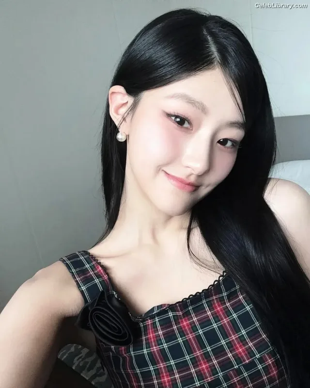 Haneul (Kiss of Life) photo 6 of 8