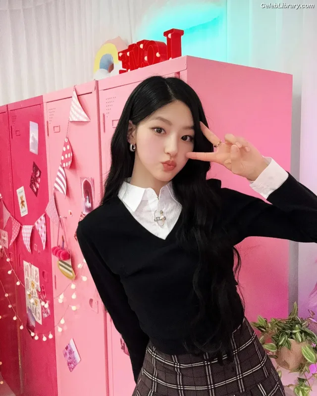 Haneul (Kiss of Life) photo 7 of 8