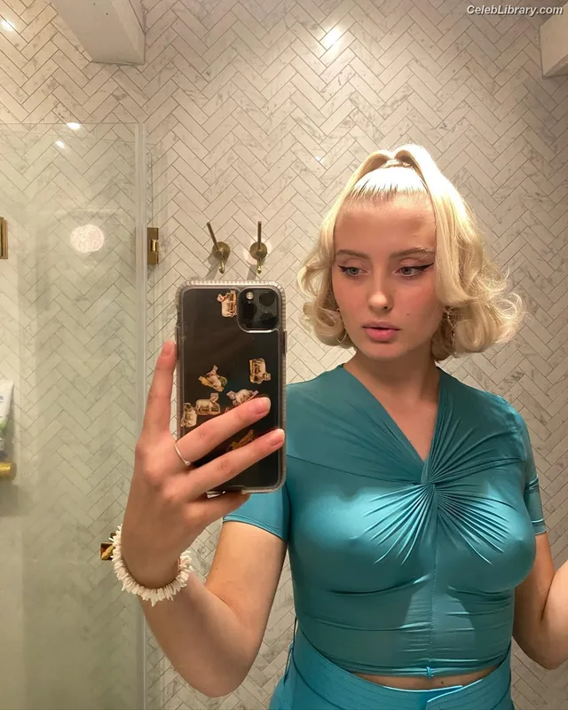 Hanna Larsson photo 1 of 9