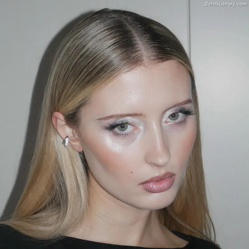 Hanna Larsson photo 4 of 9