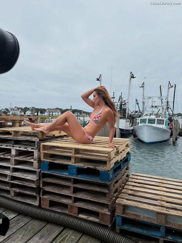 Hannah Berner photo 8 of 116