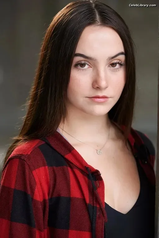Hannah Cheramy photo 8 of 137