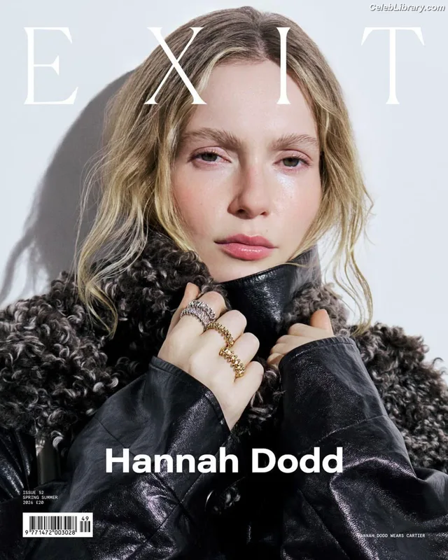 Hannah Dodd photo 8 of 109