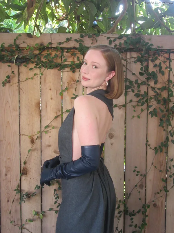 Hannah Einbinder photo 23 of 281