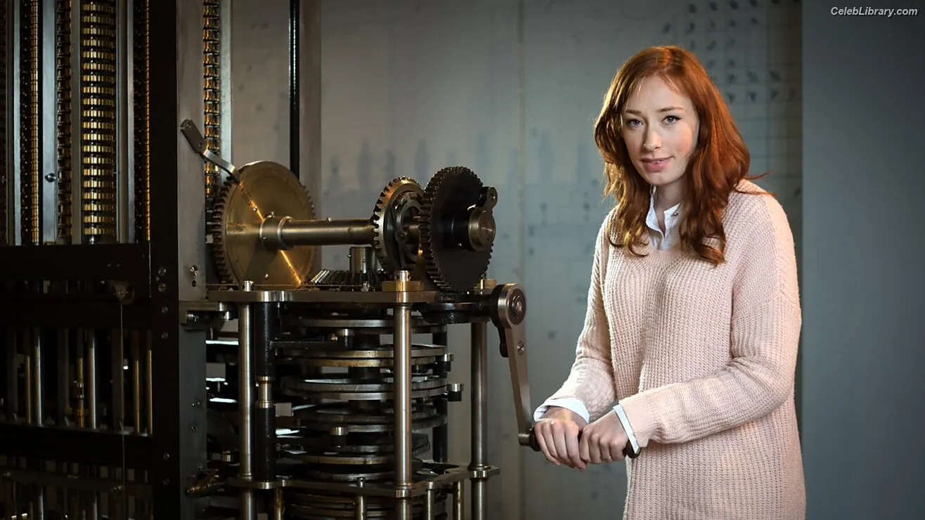 Hannah Fry photo 10 of 36