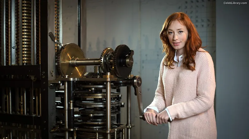 Hannah Fry photo 10 of 37