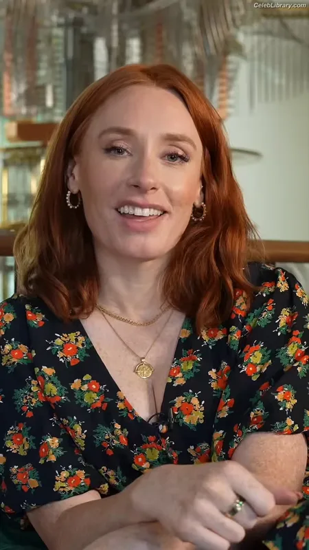 Hannah Fry photo 18 of 37