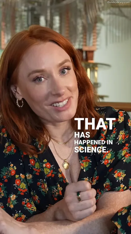 Hannah Fry photo 19 of 37