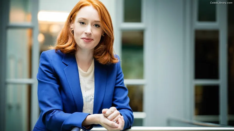 Hannah Fry photo 1 of 37
