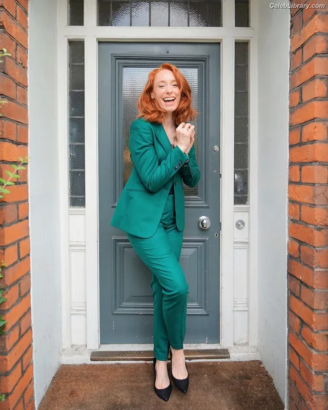 Hannah Fry photo 2 of 37