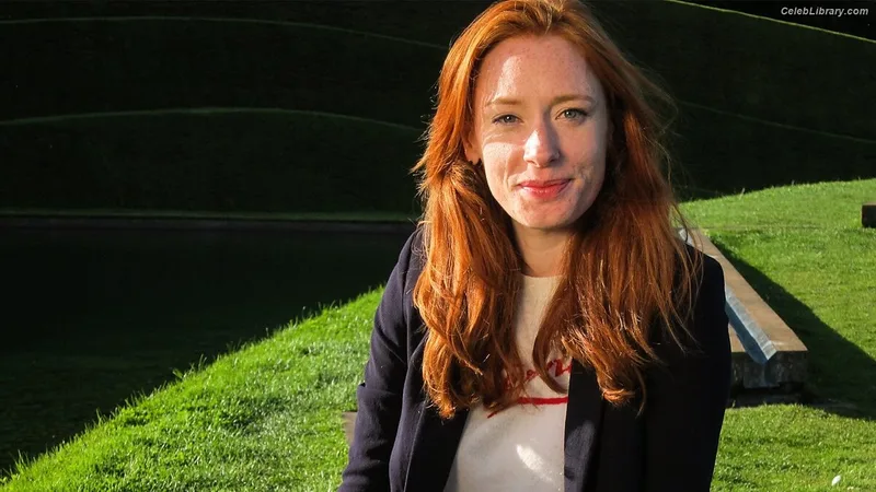 Hannah Fry photo 7 of 37