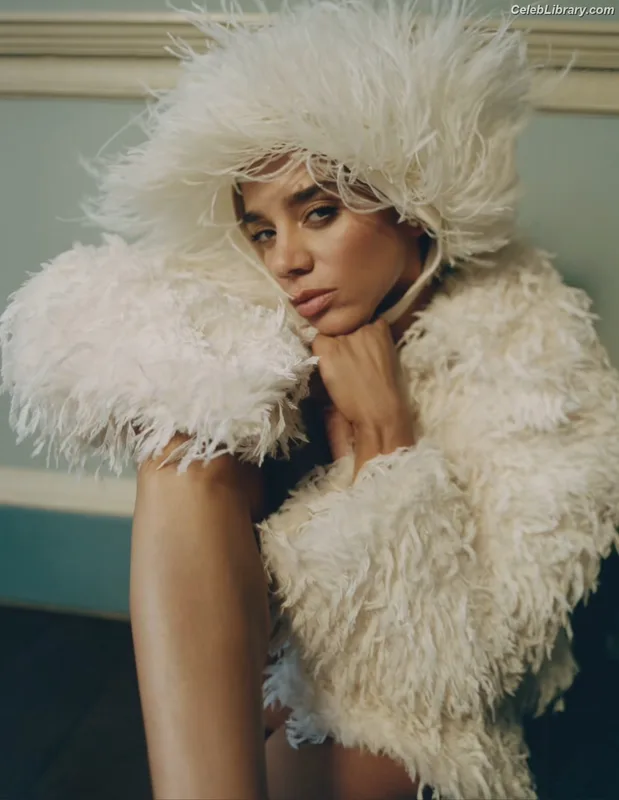 Hannah John-Kamen photo 11 of 505