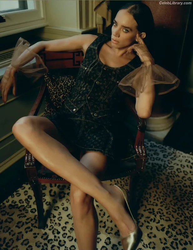 Hannah John-Kamen photo 12 of 505