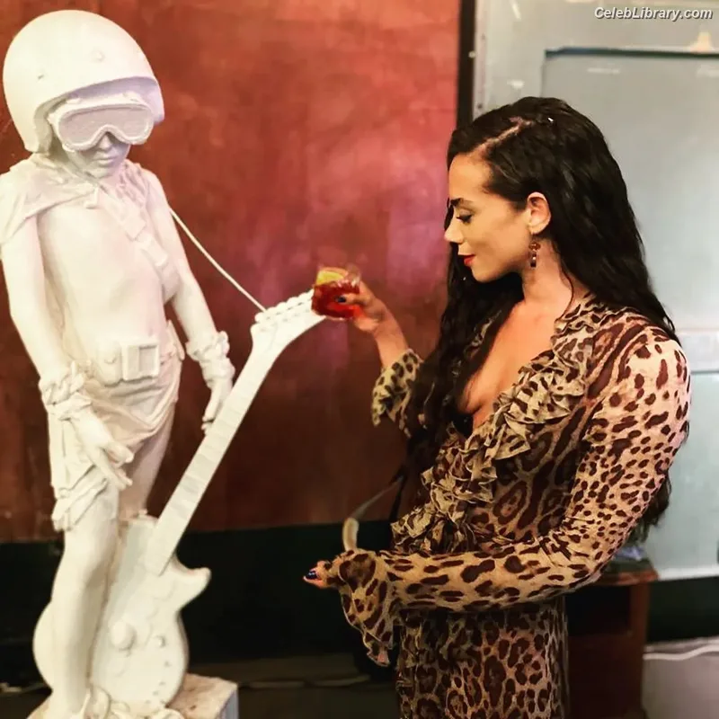 Hannah John-Kamen photo 18 of 505
