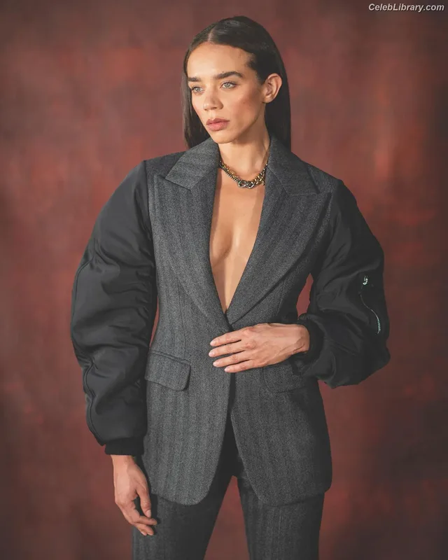Hannah John-Kamen photo 21 of 505