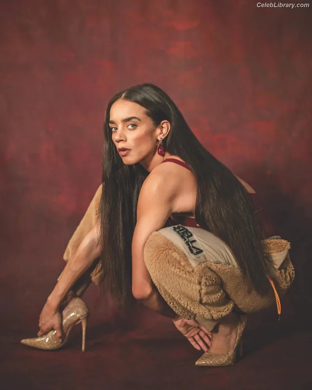 Hannah John-Kamen photo 22 of 505
