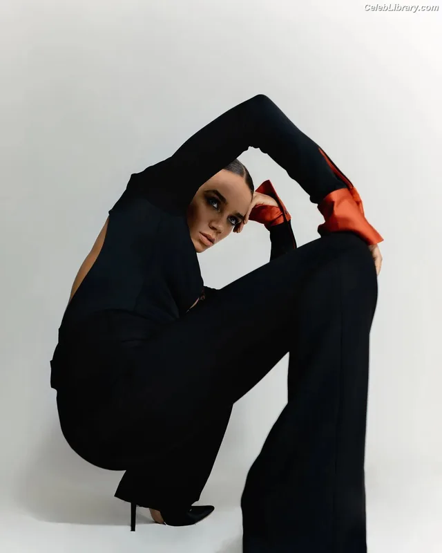 Hannah John-Kamen photo 24 of 505