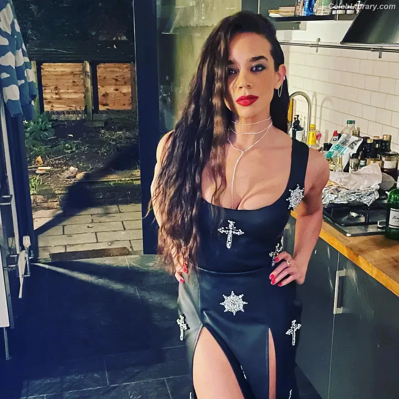 Hannah John-Kamen photo 2 of 505