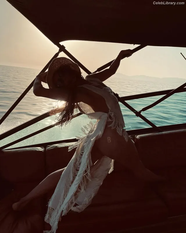 Hannah John-Kamen photo 7 of 505