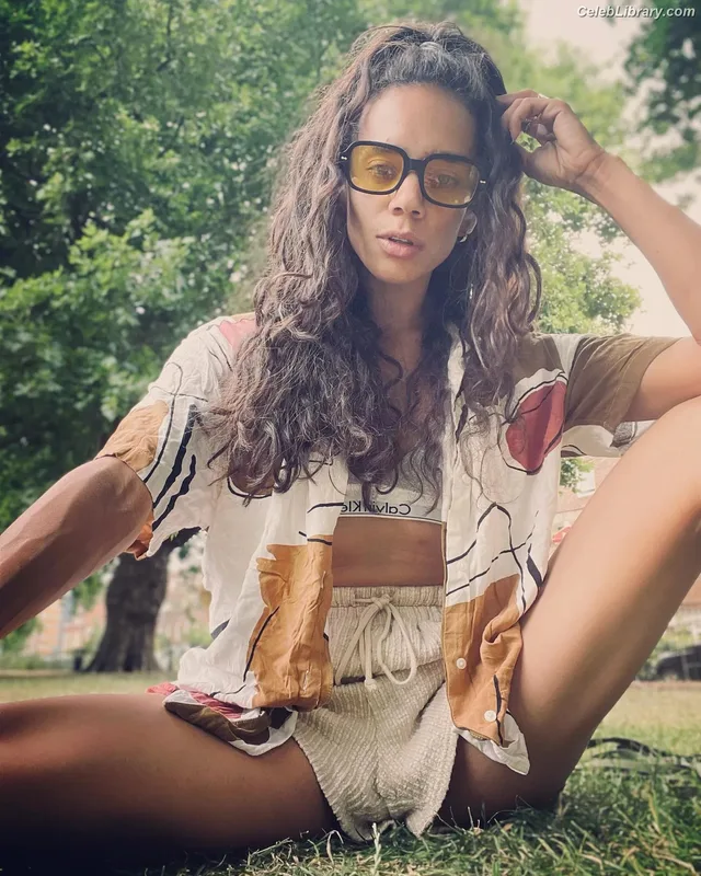 Hannah John-Kamen photo 11 of 505