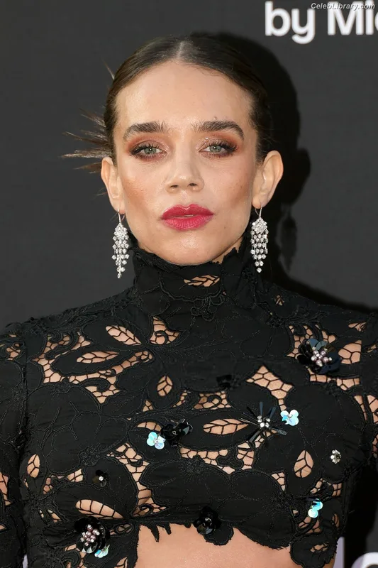 Hannah John-Kamen photo 1 of 505