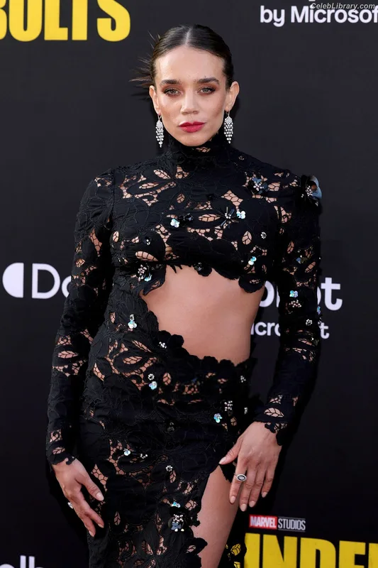 Hannah John-Kamen photo 3 of 505