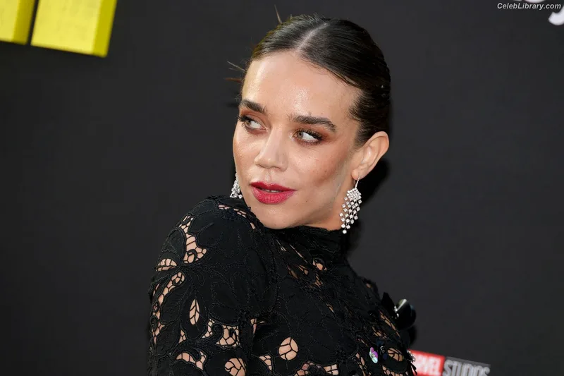 Hannah John-Kamen photo 7 of 505