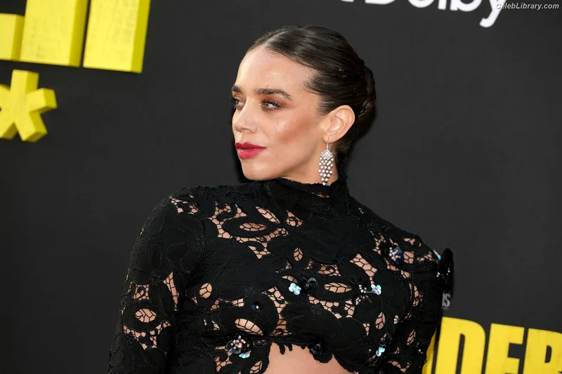 Hannah John-Kamen photo 9 of 505