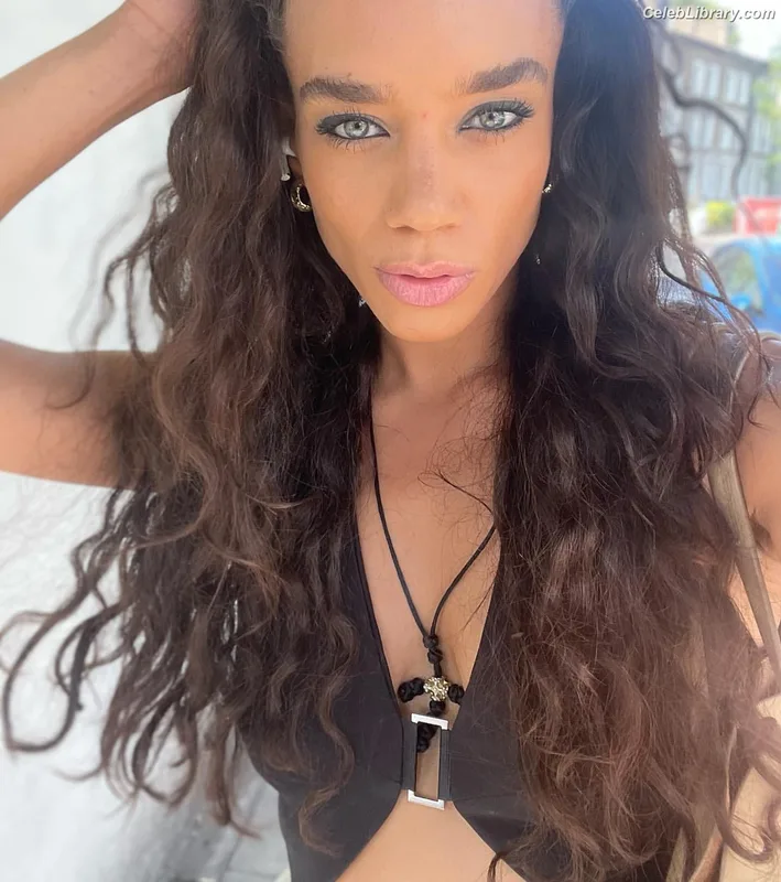 Hannah John-Kamen photo 3 of 505