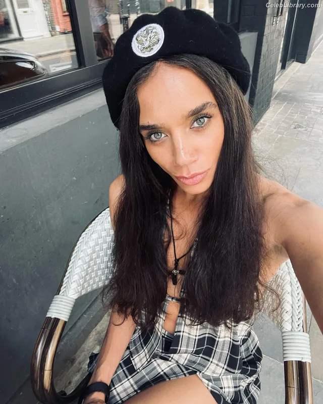 Hannah John-Kamen photo 4 of 505