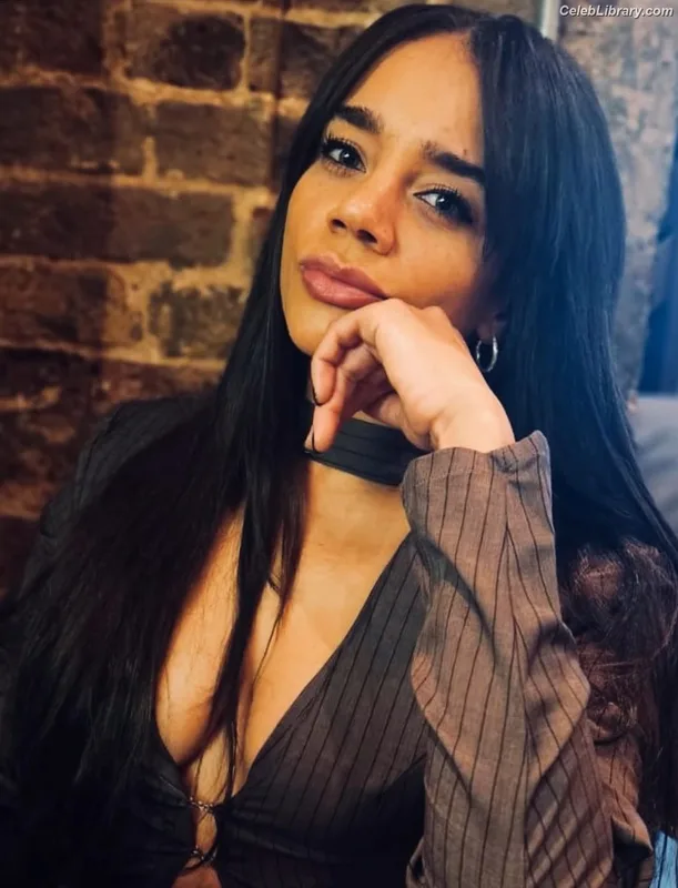 Hannah John-Kamen photo 8 of 505
