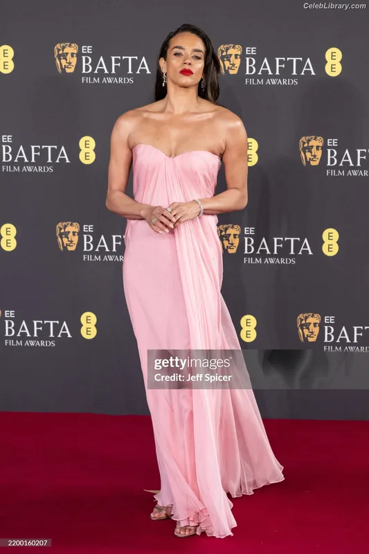 Hannah John-Kamen photo 5 of 505
