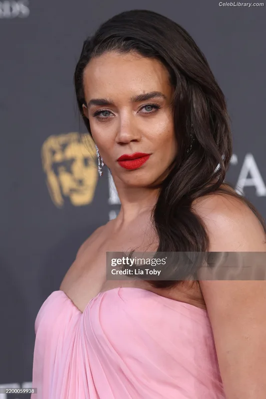 Hannah John-Kamen photo 4 of 505