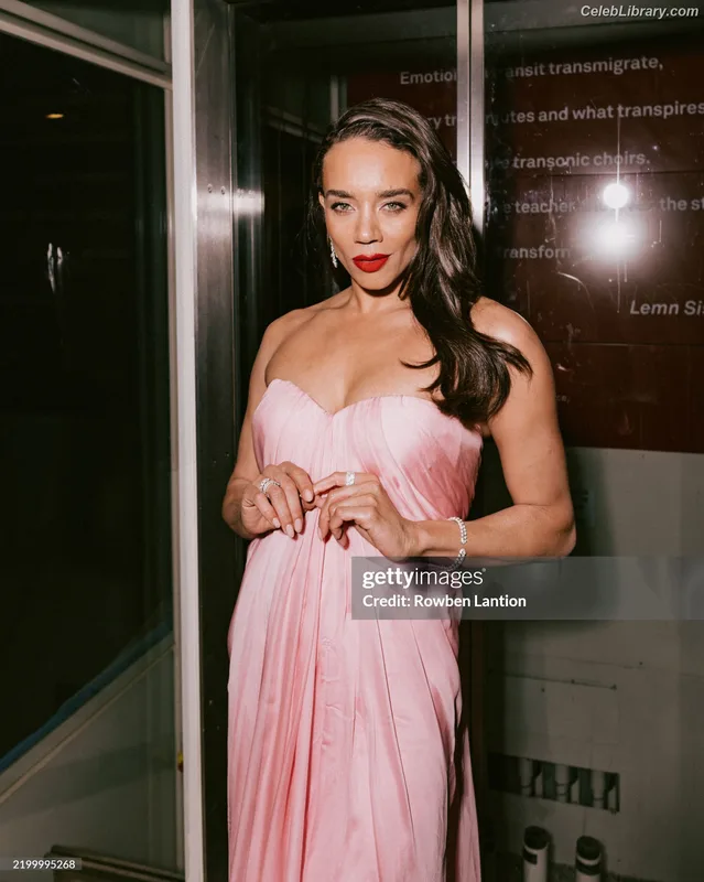 Hannah John-Kamen photo 9 of 505