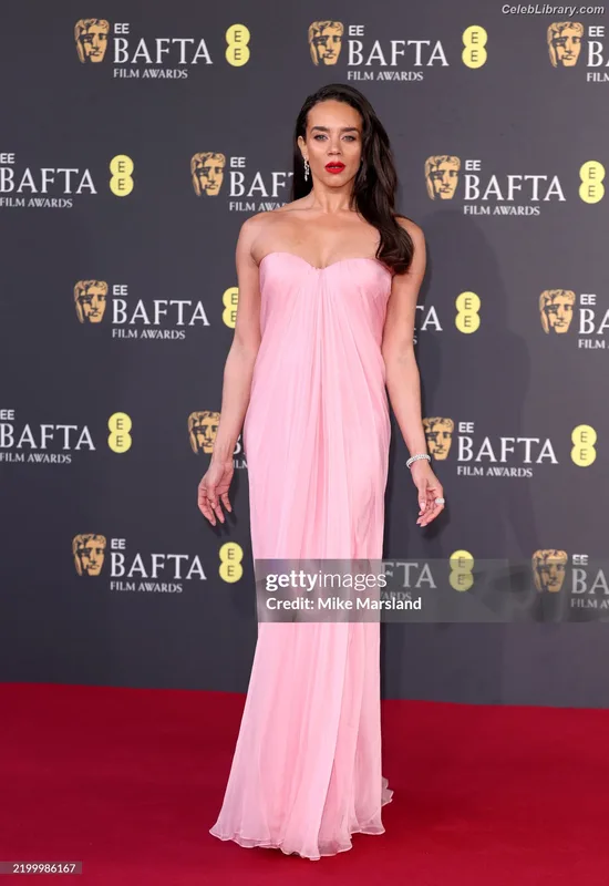 Hannah John-Kamen photo 16 of 505