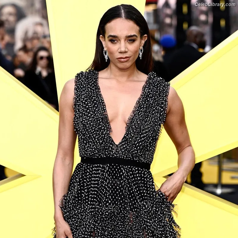 Hannah John-Kamen photo 24 of 505