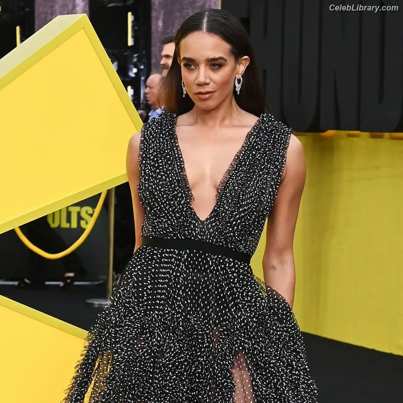 Hannah John-Kamen photo 1 of 505