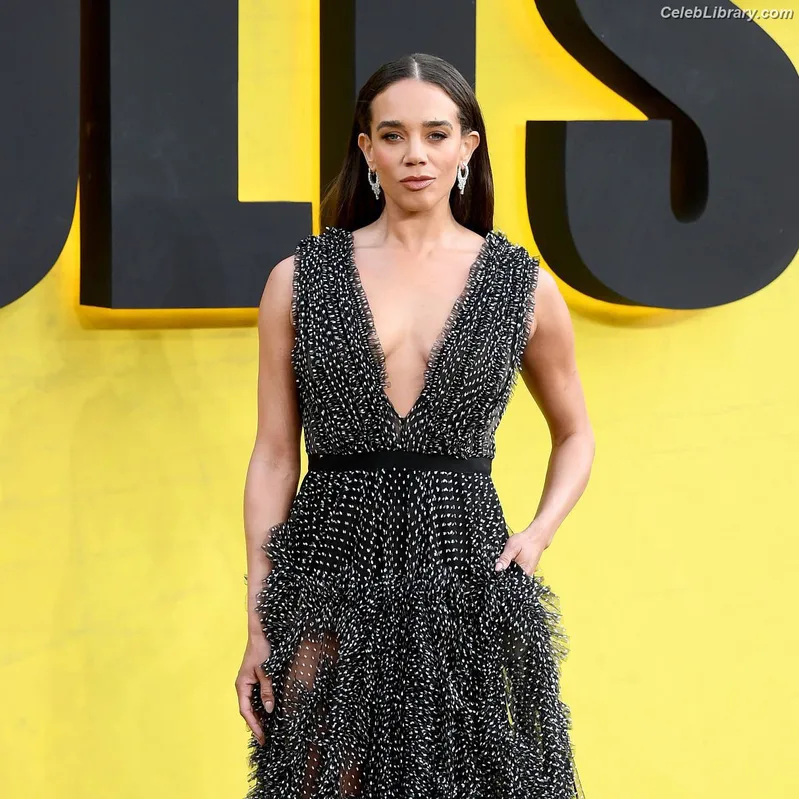 Hannah John-Kamen photo 2 of 505