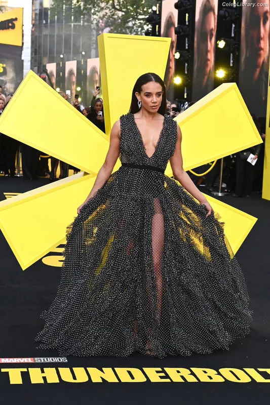 Hannah John-Kamen photo 4 of 505