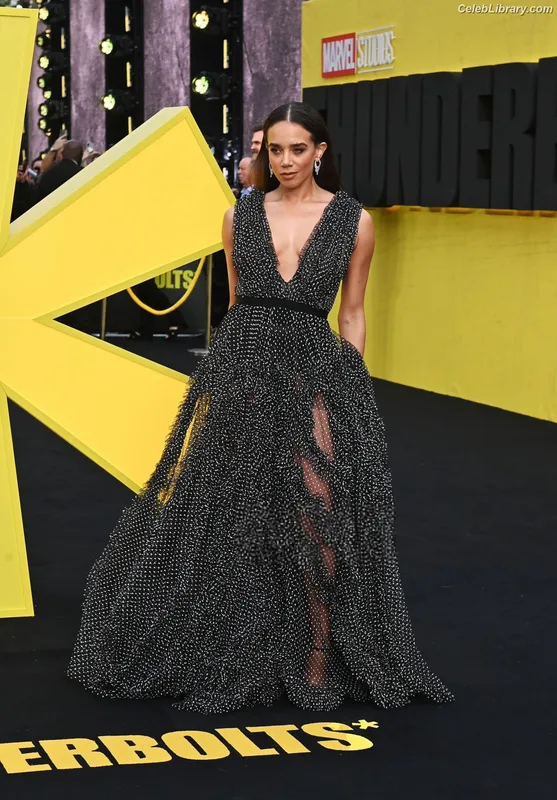 Hannah John-Kamen photo 6 of 505