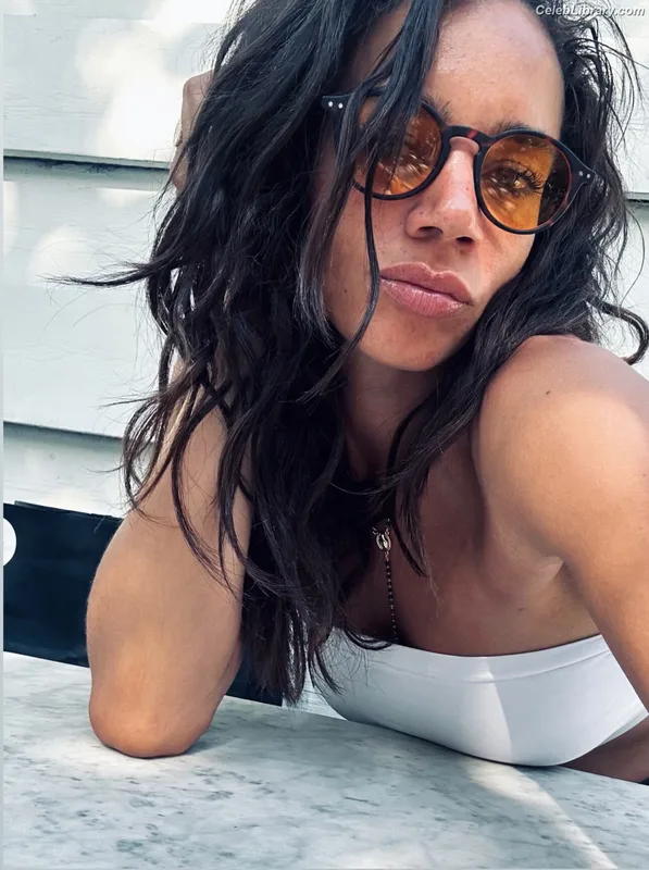 Hannah John-Kamen photo 19 of 505