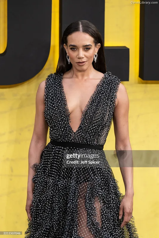 Hannah John-Kamen photo 4 of 505