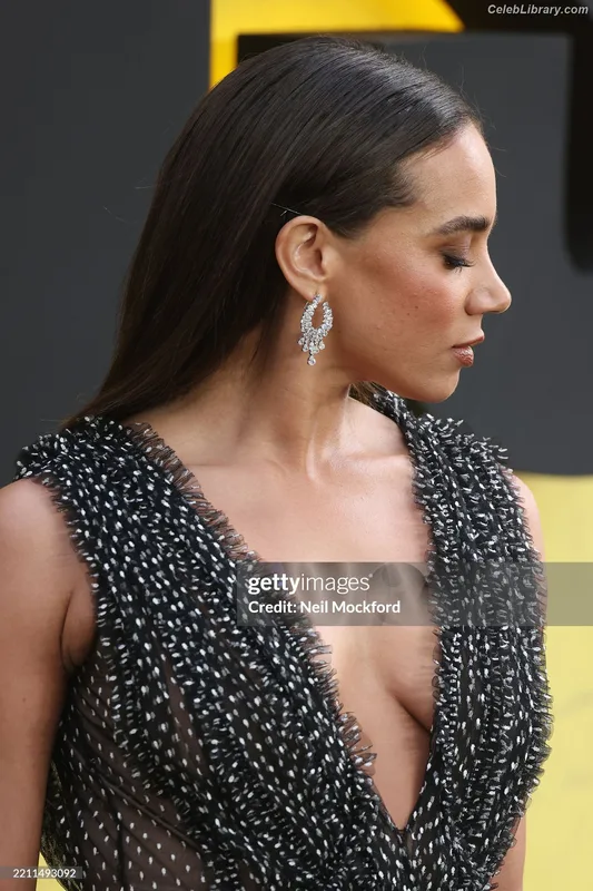 Hannah John-Kamen photo 15 of 505