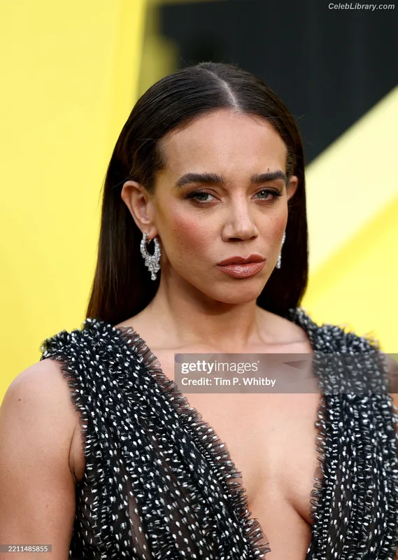 Hannah John-Kamen photo 23 of 505