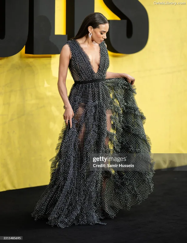 Hannah John-Kamen photo 3 of 505