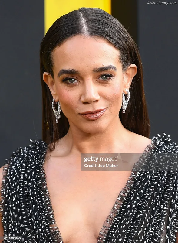Hannah John-Kamen photo 8 of 505